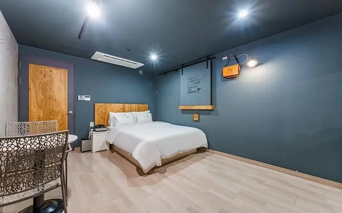 Oda (Deluxe room-bathtub (Netflix YouTube )