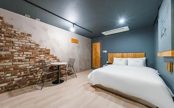 Oda (Deluxe room-bathtub (Netflix YouTube )