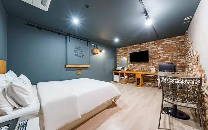 Oda (Deluxe room-bathtub (Netflix YouTube )