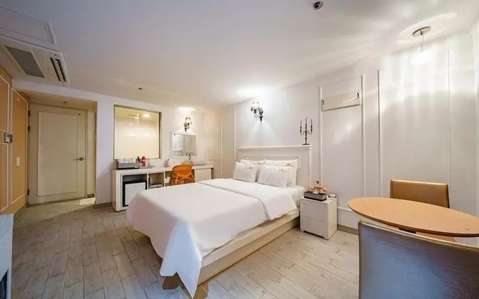 Oda (Deluxe room-bathtub (Netflix YouTube )