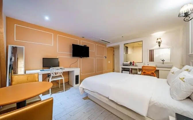 Oda (Deluxe room-bathtub (Netflix YouTube )