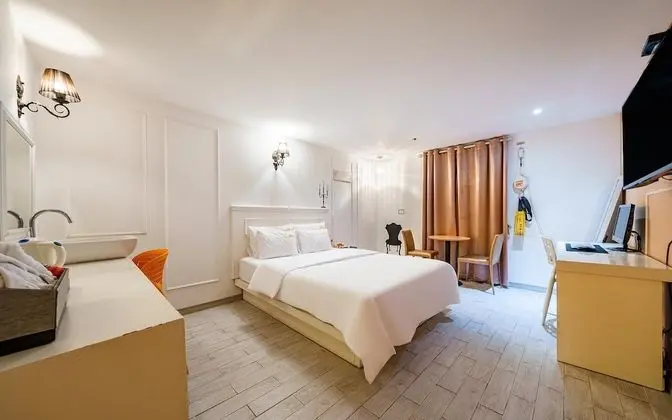 Oda (Deluxe room-bathtub (Netflix YouTube )