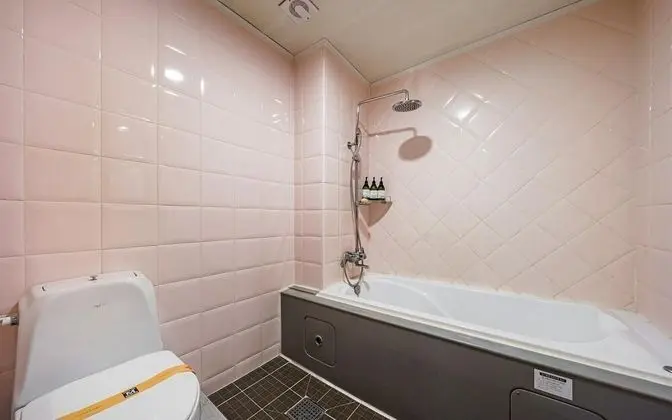 Oda (Deluxe room-bathtub (Netflix YouTube )