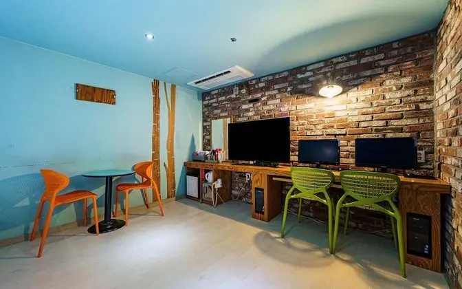 Oda (VIP-tub (available to watch Netflix a)