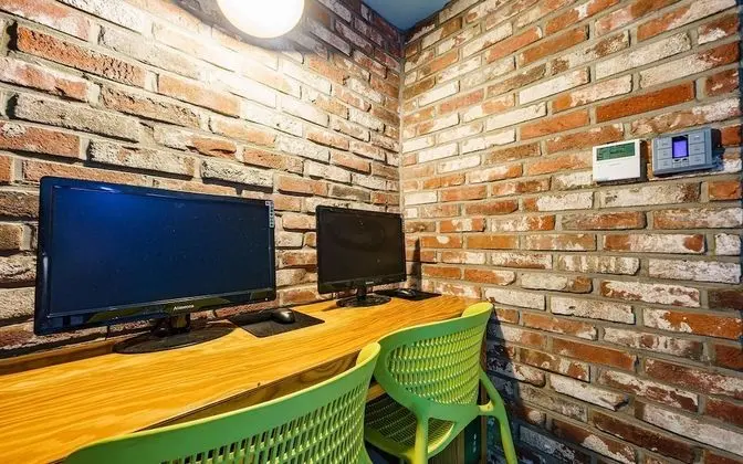 Oda (VIP-tub (available to watch Netflix a)