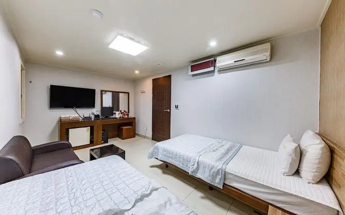 Oda (Twin Room S + S)