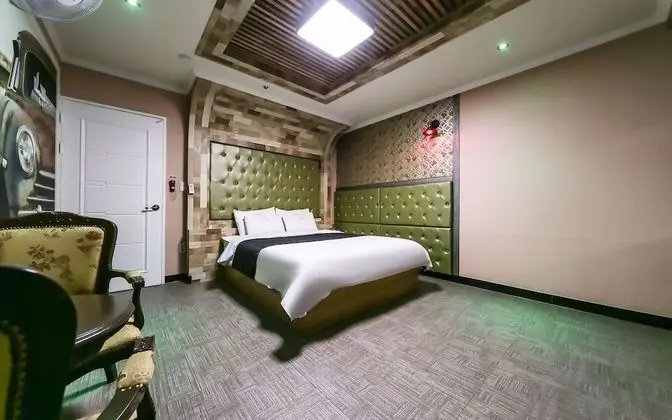 Oda (Business (Available on Netflix))