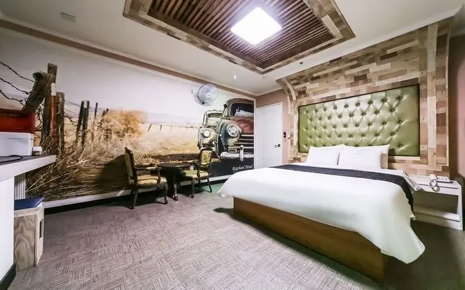 Oda (Business (Available on Netflix))