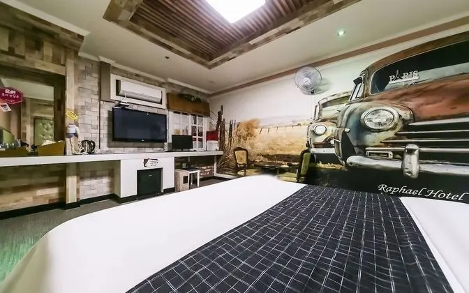 Oda (Business (Available on Netflix))