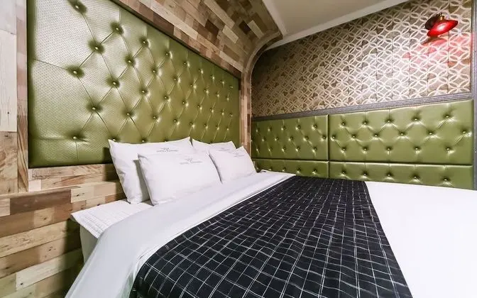 Oda (Business (Available on Netflix))