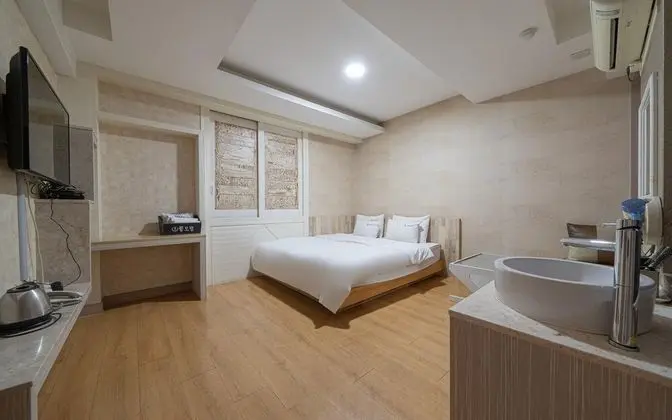 Oda (Semi-special room (Netflix available )