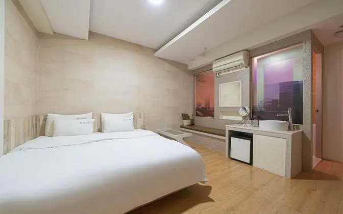 Oda (Semi-special room (Netflix available )