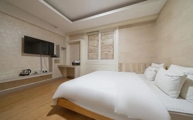 Oda (Semi-special room (Netflix available )