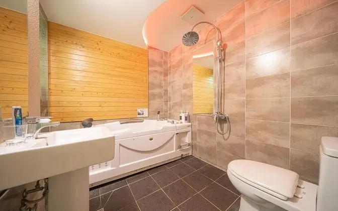 Oda (Semi-special room (Netflix available )