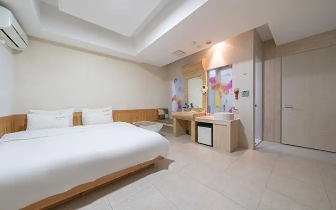 Oda (Semi-special room (Netflix available )