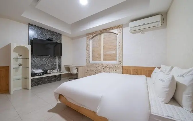 Oda (Semi-special room (Netflix available )