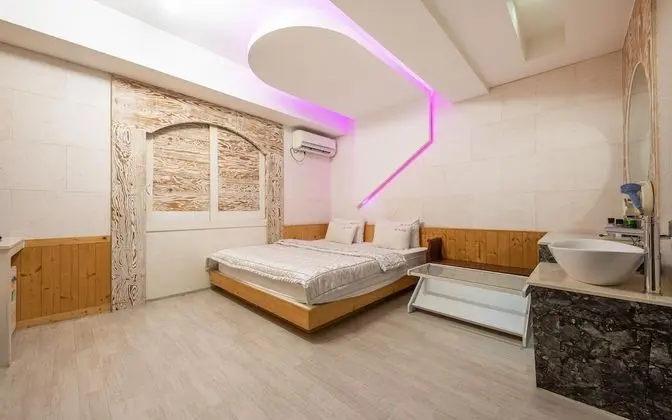 Oda (Semi-special room (Netflix available )