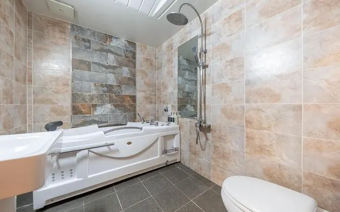 Oda (Semi-special room (Netflix available )