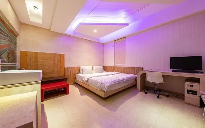 Oda (Semi-special room (Netflix available )