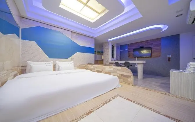 Oda (VIP (Netflix Available with Personal )