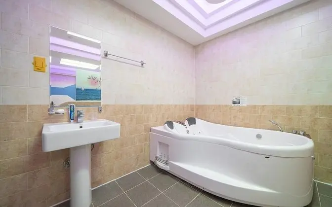 Oda (VIP (Netflix Available with Personal )