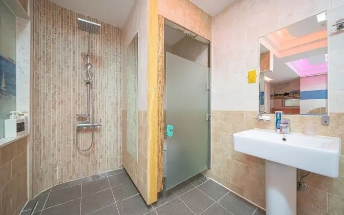 Oda (VIP (Netflix Available with Personal )