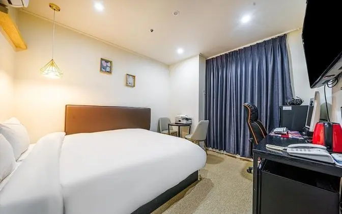 Oda (Business 1 PC Room (Netflix Available)