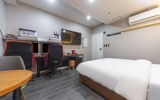 Oda (Couple PC Room (Netflix Available))