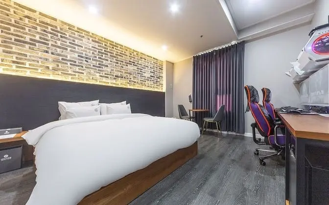 Oda (Couple PC Room (Netflix Available))