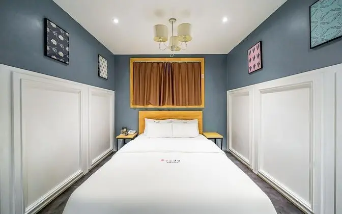 Oda (Deluxe (Netflix YouTube available air)