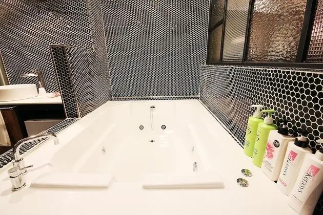 Oda (VIP (available to watch Netflix YouTu)