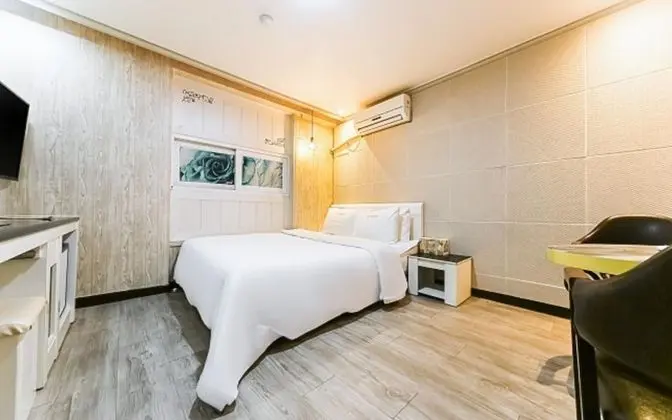 Oda (Deluxe (check out at 13 o'clock / Net)