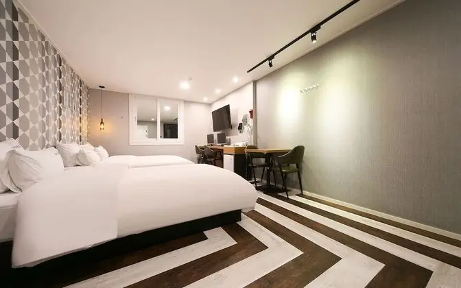 Oda (VIP-Twin (Couple PC Netflix available)