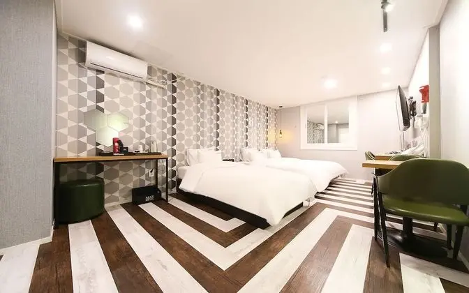 Oda (VIP-Twin (Couple PC Netflix available)