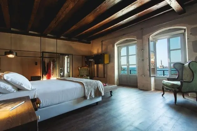 Industrial Suite with sea view