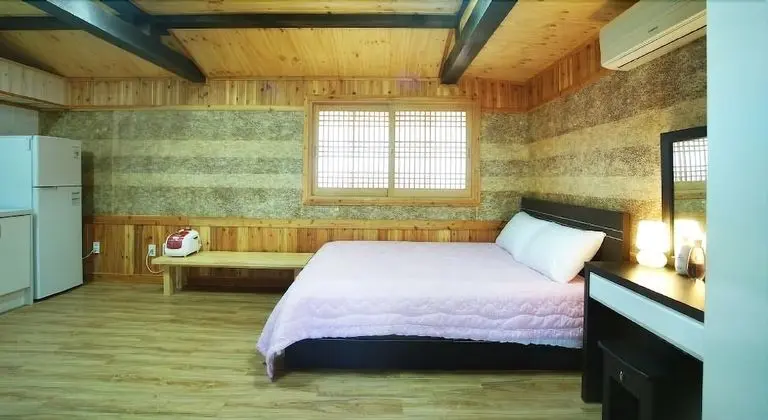 Traditional Tek Büyük Yataklı Oda (15 PY)