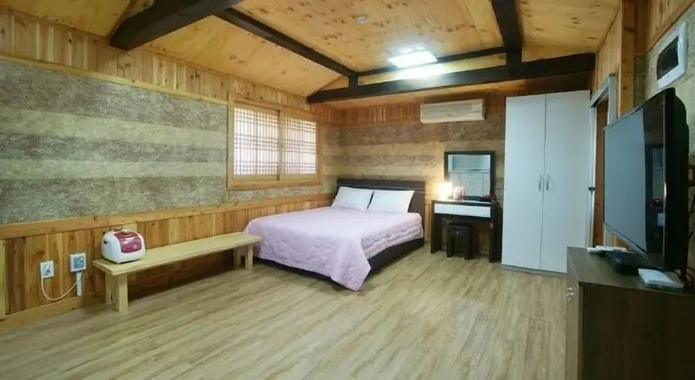 Traditional Tek Büyük Yataklı Oda (15 PY)