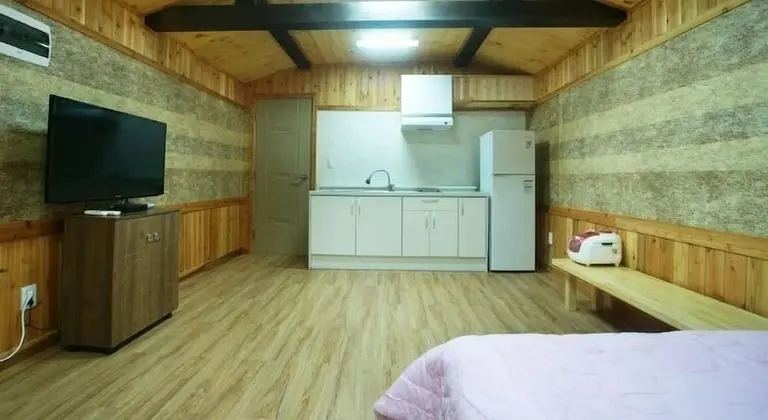 Traditional Tek Büyük Yataklı Oda (15 PY)