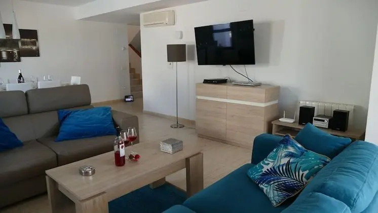 Family Ev, 4 Yatak Odası, Kişiye Özel Havuzlu, Deniz Manzaralı