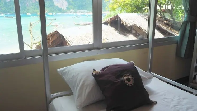 Bed in 6  Bed Female Dormitory room