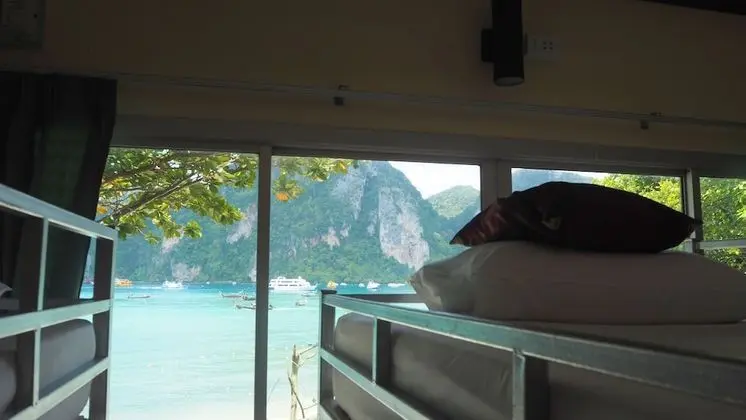 Bed in 6  Bed Female Dormitory room