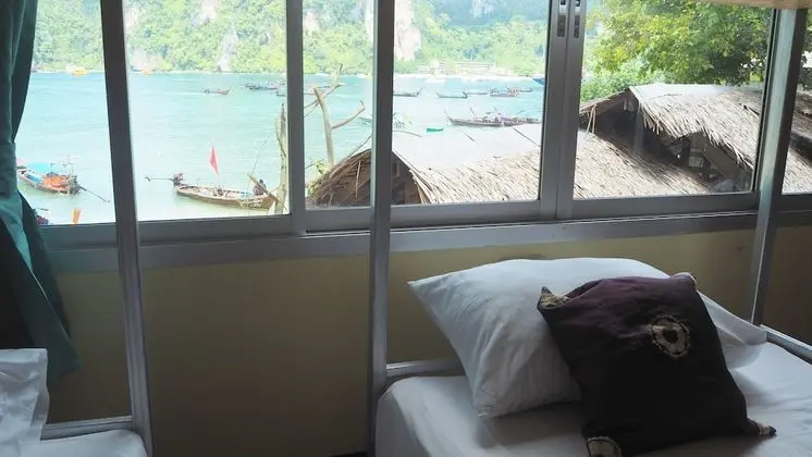 Bed in 6  Bed Female Dormitory room