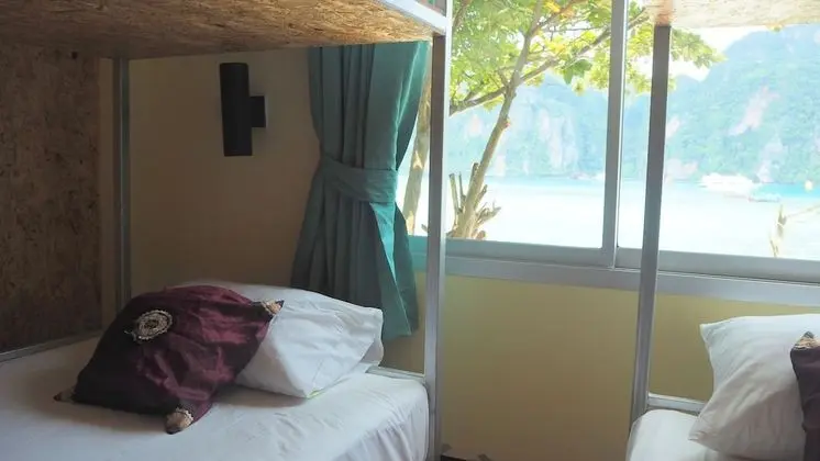 Bed in 6  Bed Female Dormitory room