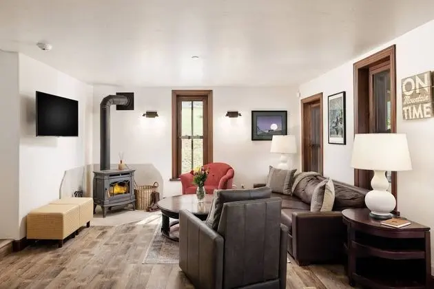 Ev (Chaparral Aspen Ranch Cabin)