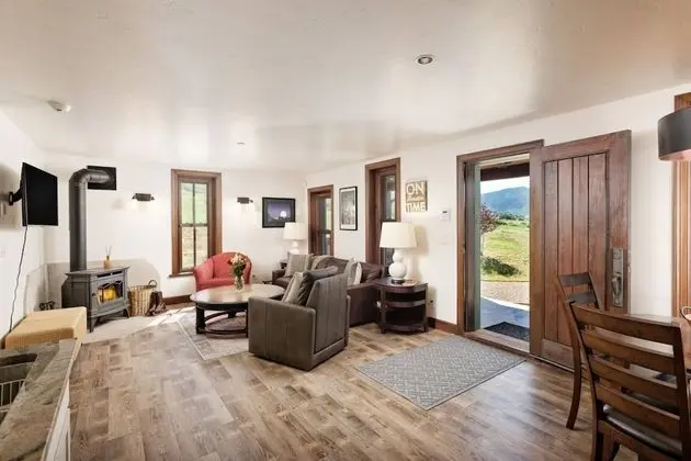 Ev (Chaparral Aspen Ranch Cabin)