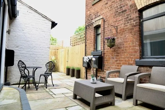 Courtyard Apartment