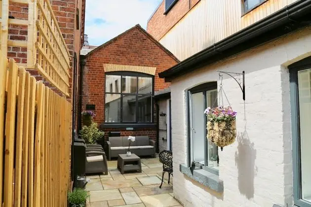 Courtyard Apartment