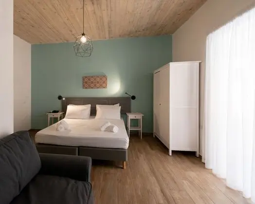 Premium Tek Büyük Yataklı Oda