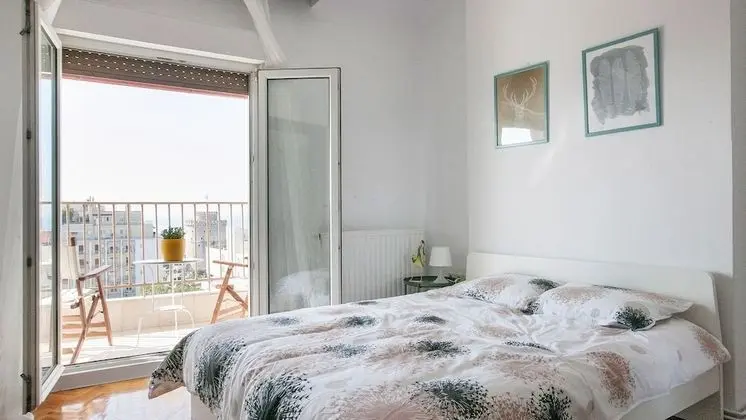 Apart Daire, Deniz Manzaralı (Chapter I)