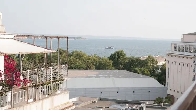 Apart Daire, Deniz Manzaralı (Chapter II)